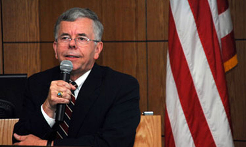 Alumnus, Energy Secretary Buzz Savage Lectures on Nuclear Future